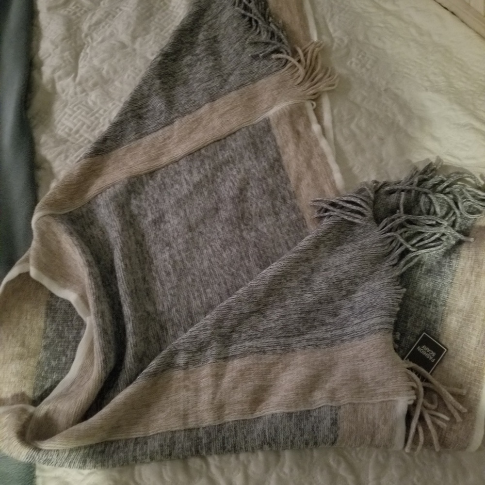 Womas half body cape